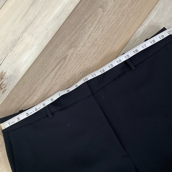 DKNY Cropped Pants - Picture 5 of 15